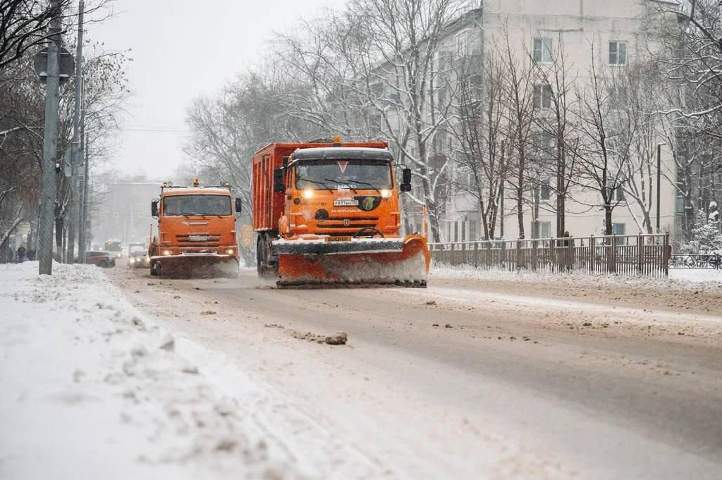 Андрей Воробьев: 18 тысяч специалистов ликвидируют последствия снегопада в Подмосковье