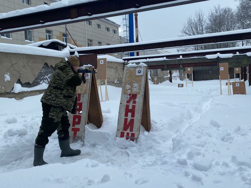 Школьники Павловского Посада продемонстрировали мастерство попадания в «яблочко» на занятиях по огневой подготовке