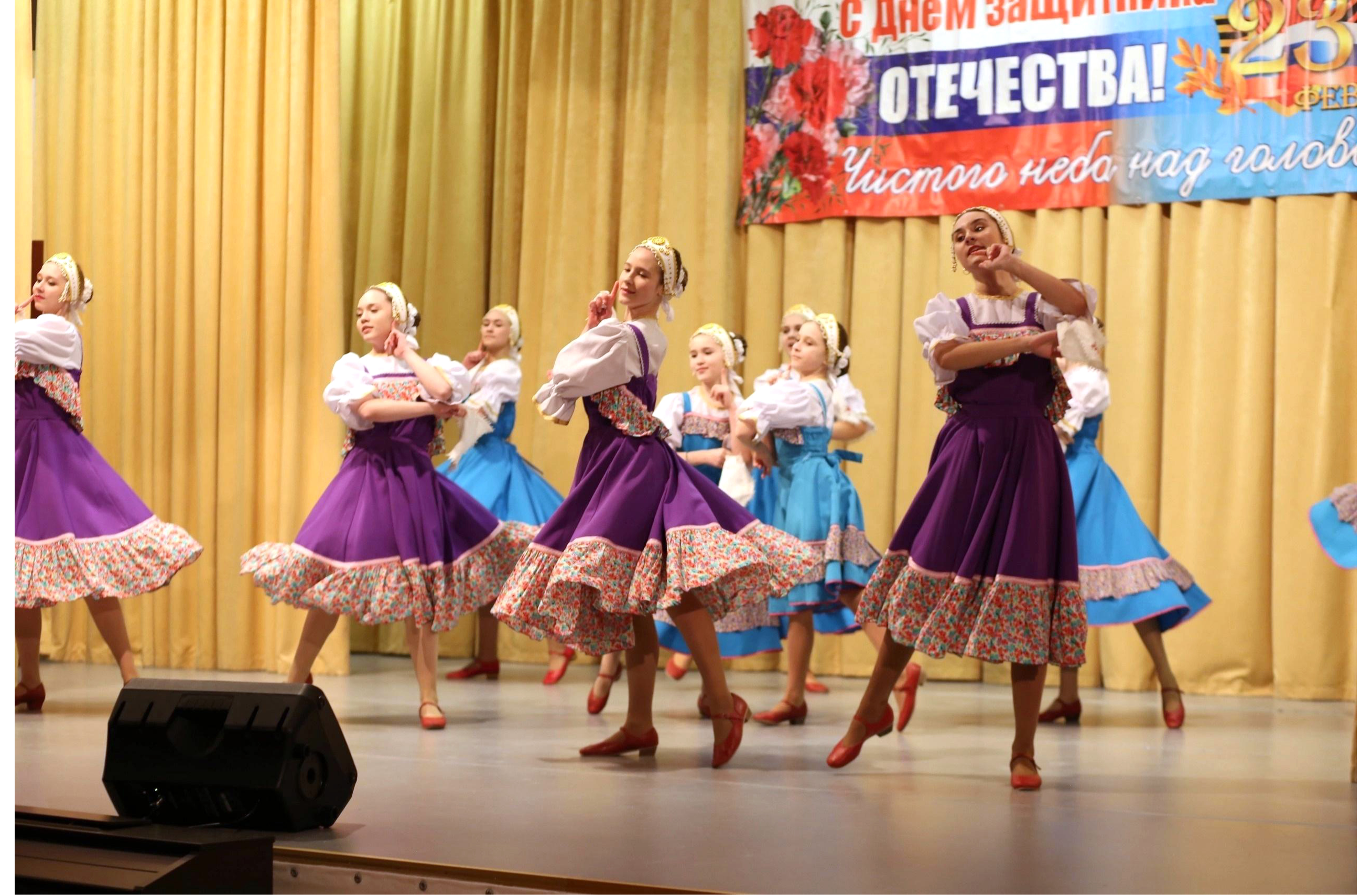 Жителей Леонтьево поздравили концертом ко Дню защитника отечества