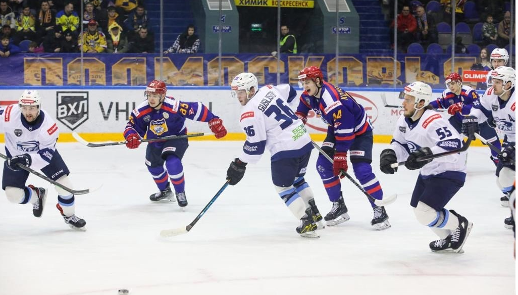 Воскресенские хоккеисты переиграли соперника в матче на домашнем льду