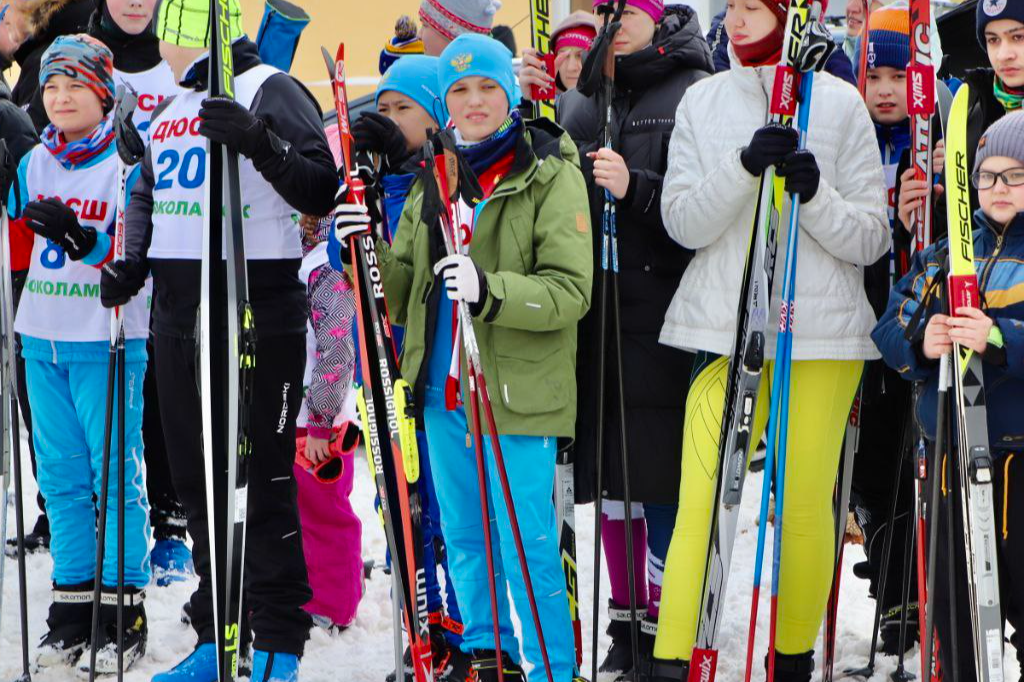 Лыжная гонка и хоккейный турнир: «Зима в Волоколамске» объединила любителей спорта