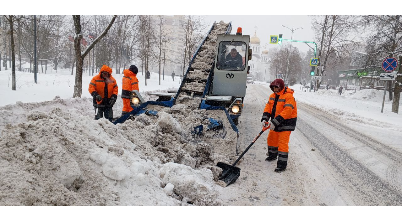 Сильный снегопад накрыл Краснознаменск: стоит даже платка на Минском шоссе