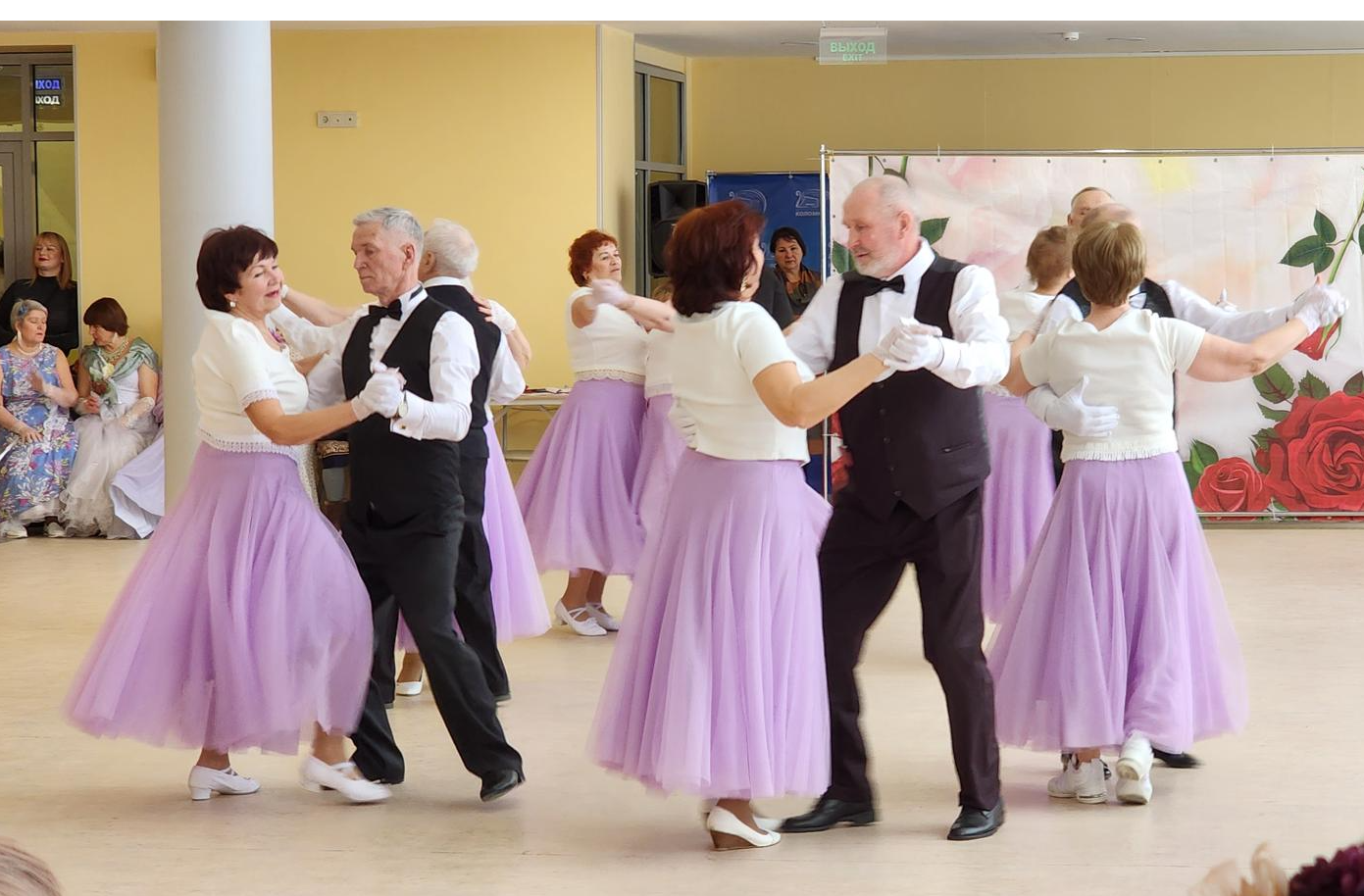 Секреты исторического танца и бальный этикет познали активные долголеты