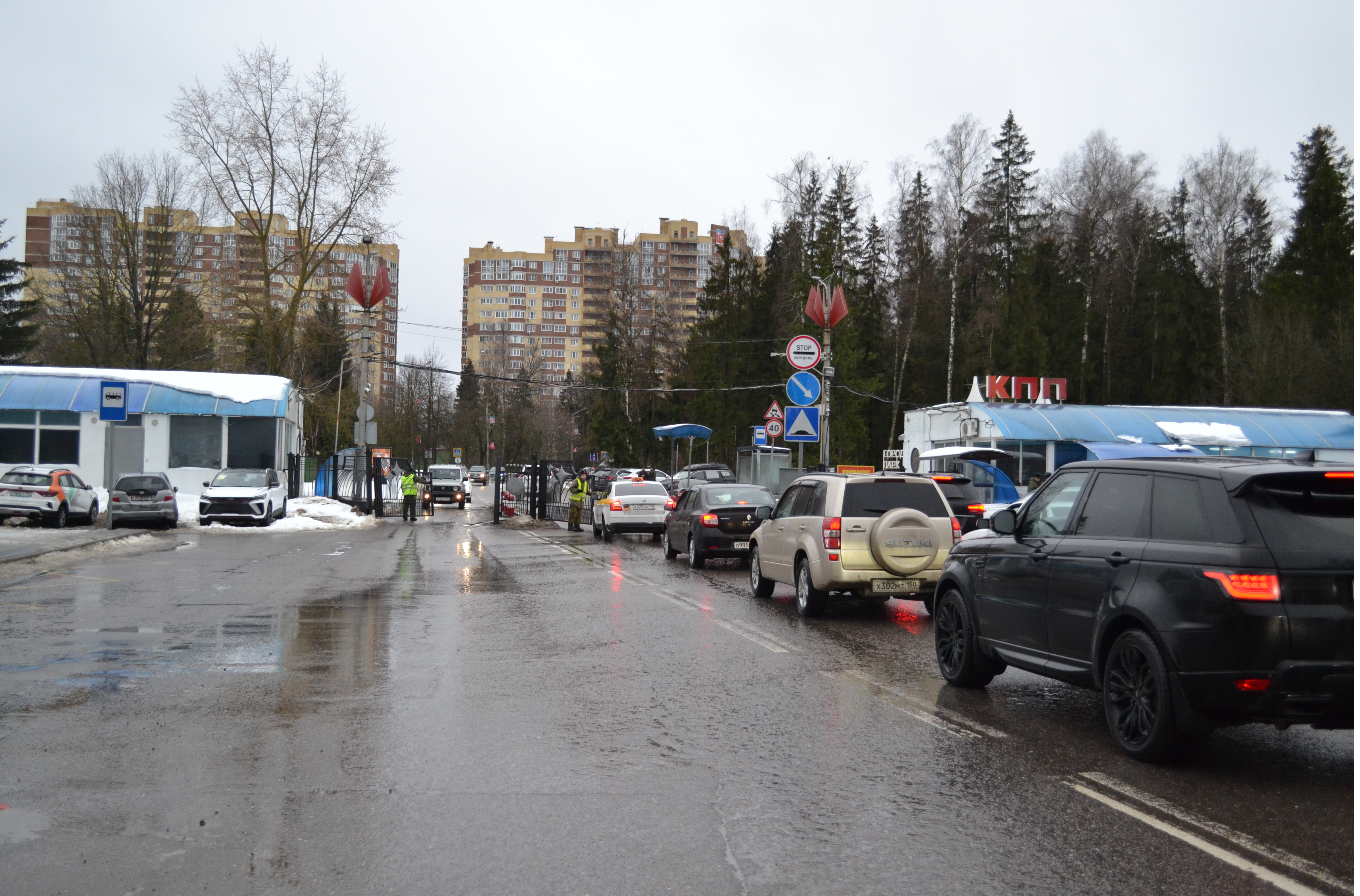 Въезд в Краснознаменск обновят в районе КПП на Минской улице