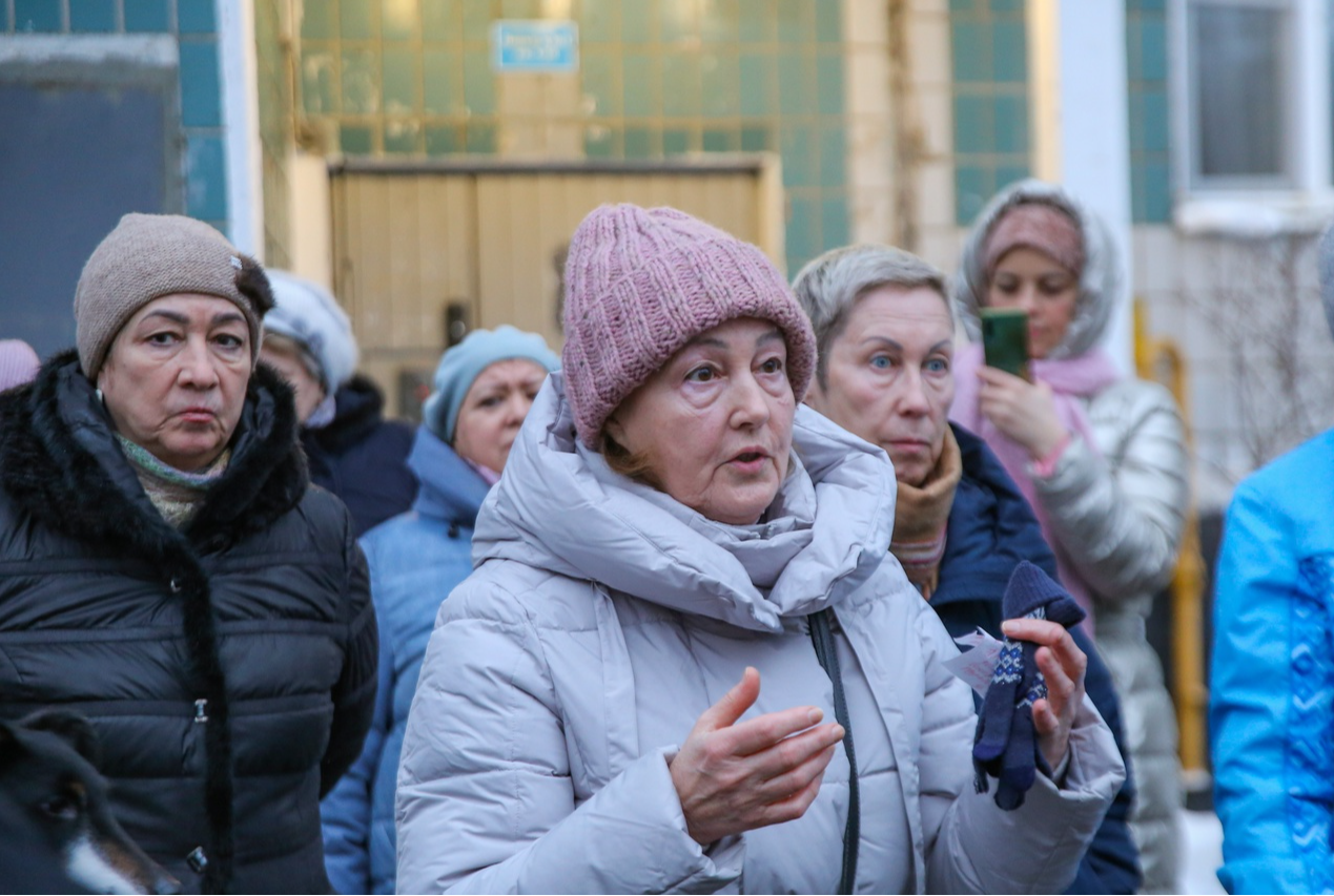 По просьбе жителей коммунальщики приведут в порядок фасад дома на улице Молодежной