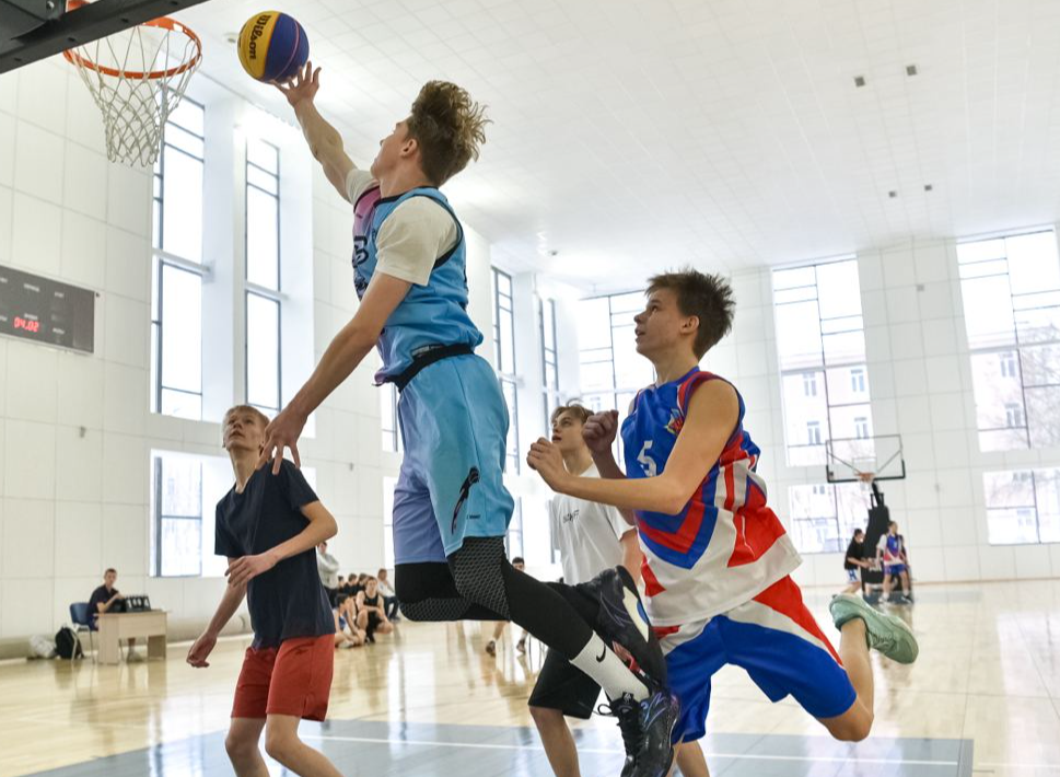 За звание лучших баскетболистов сразились балашихинские школьники на обновлённом стадионе