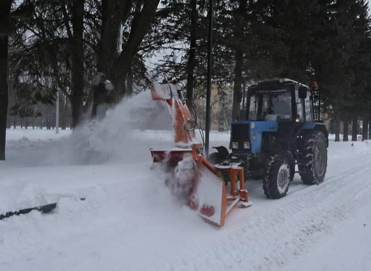 Пущинские коммунальщики продолжают чистить город от снега в усиленном режиме
