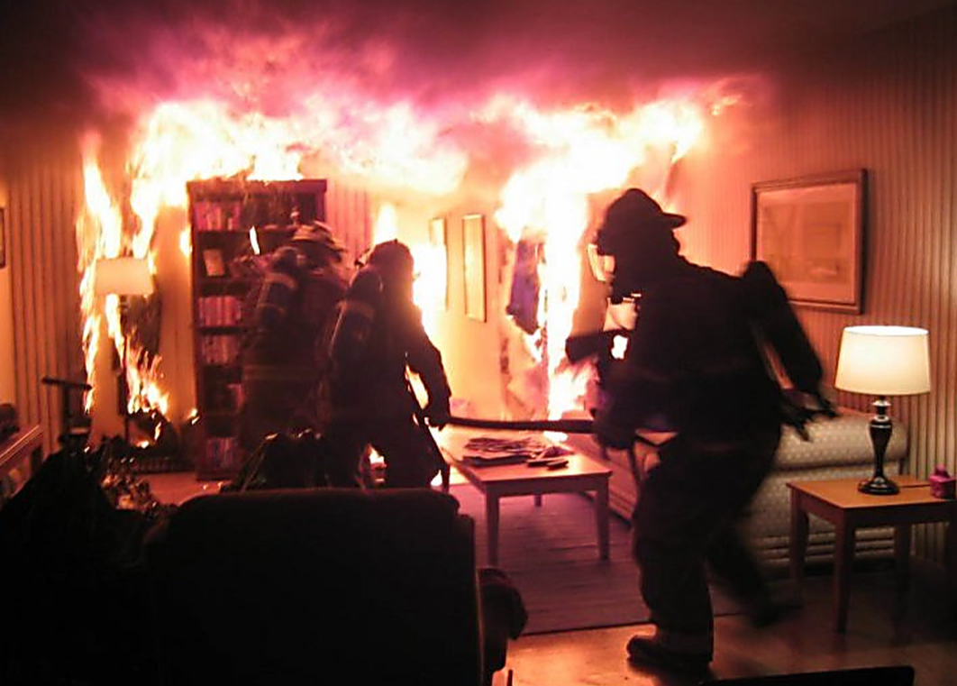 19 спасателей за час потушили пожар в многоэтажке Истры