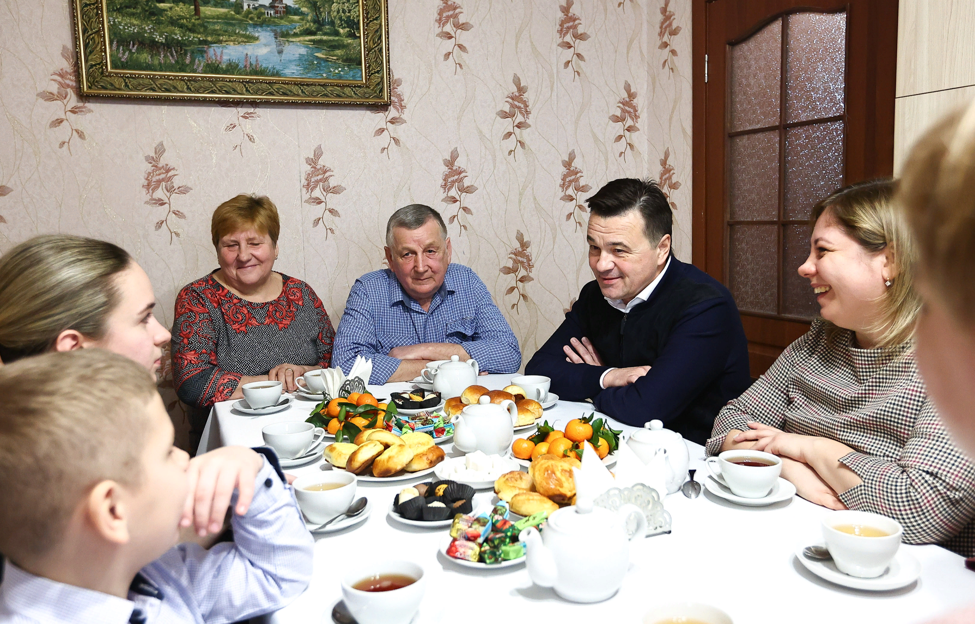 В соседнем с Лыткарино городском округе губернатор навестил семью, в  которой все сыновья участвуют в СВО | REGIONS.RU / Лыткарино