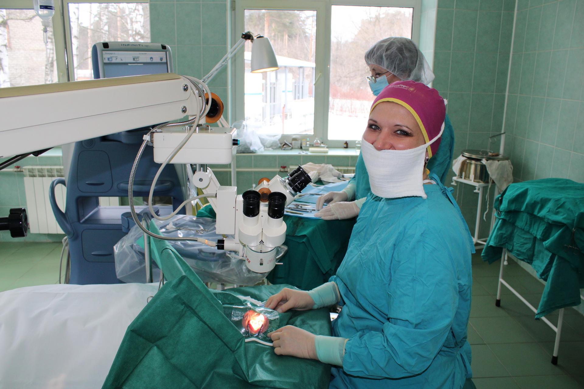 Пушкинские врачи решают проблему глаукомы и катаракты за одну операцию