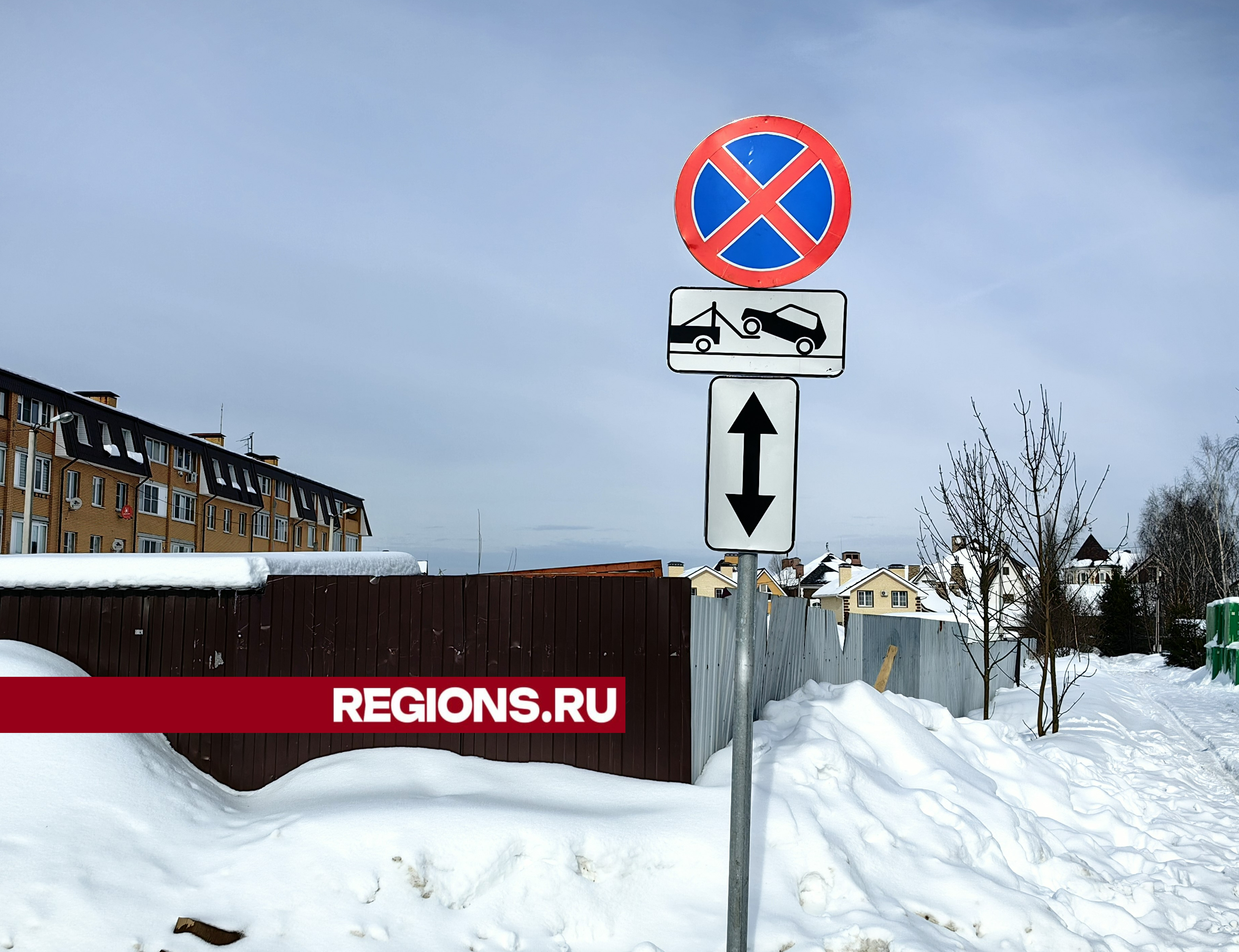 На улицах Ватутина и Радужная установили знаки, запрещающие остановку возле контейнерных площадок