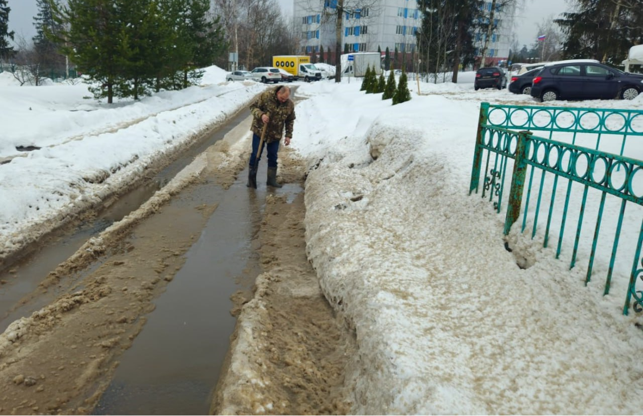 Подготовка к весне: в городе прочищают ливневки | REGIONS.RU /  Краснознаменск