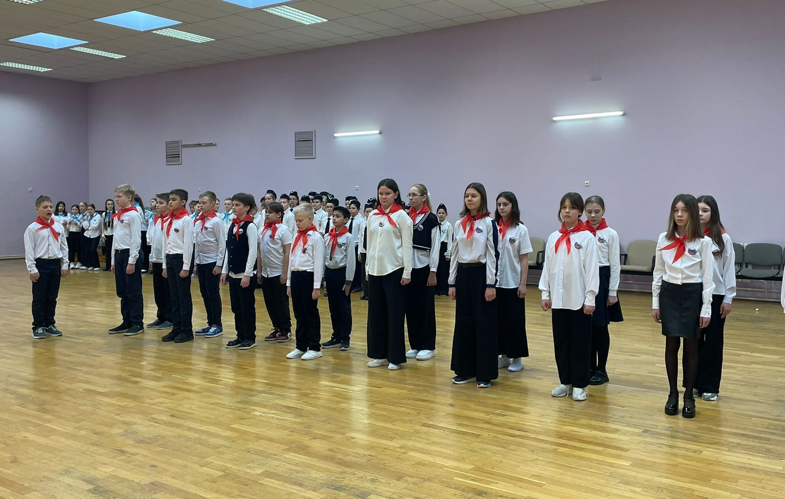 Патриотический дух и дисциплина: в гимназии А.А. Пушкина прошел ежегодный конкурс «Смотр строя и песни»