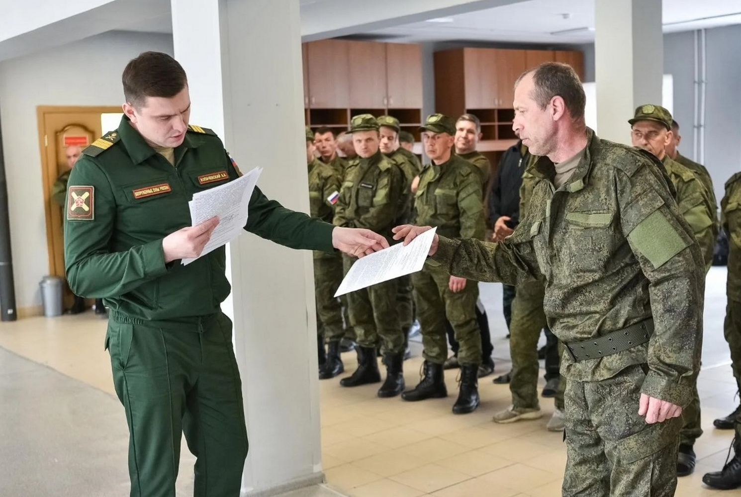 Бесплатное питание и проживание для добровольцев из Луховиц организовано в  областном пункте отбора контрактников | REGIONS.RU / Луховицы