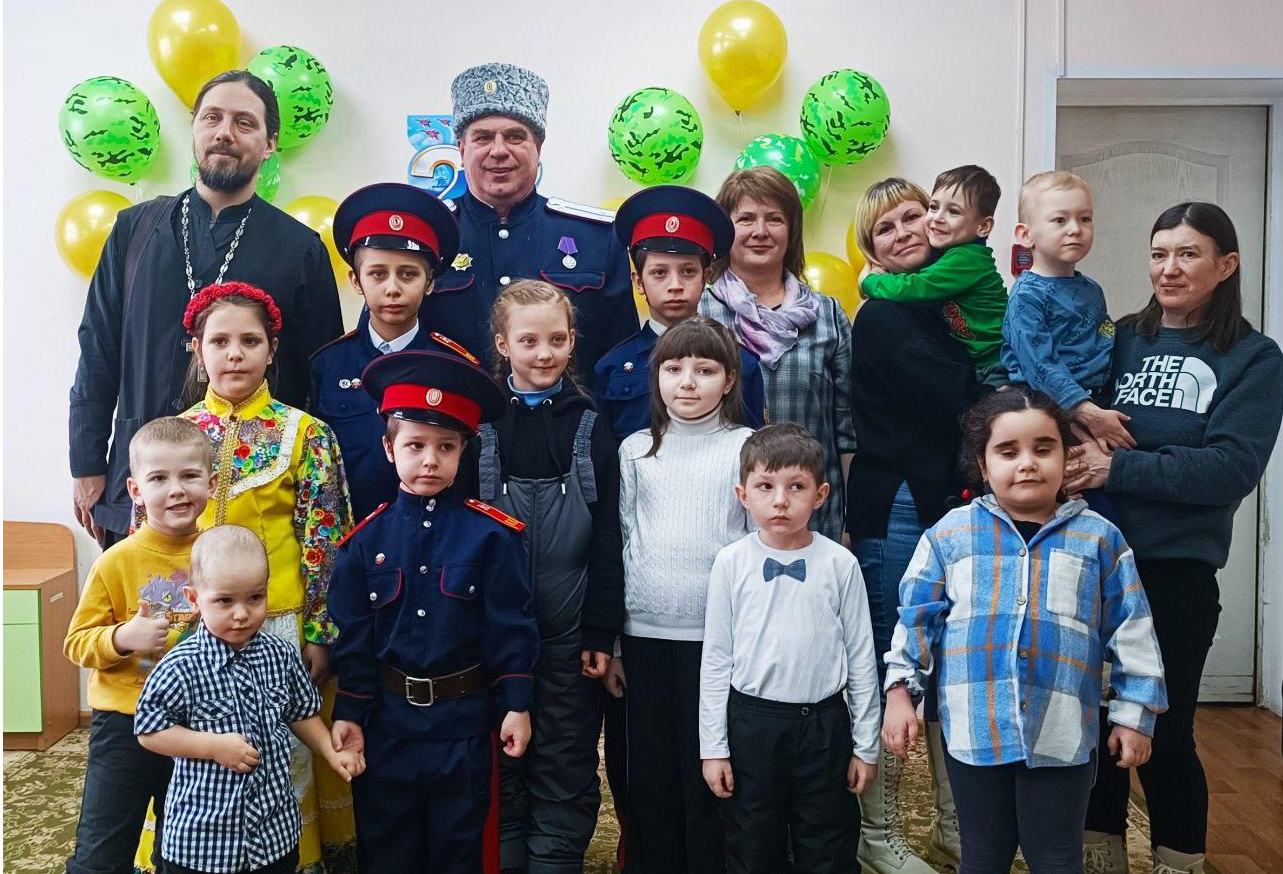 Юные казаки выступили для детей-инвалидов в Ступине