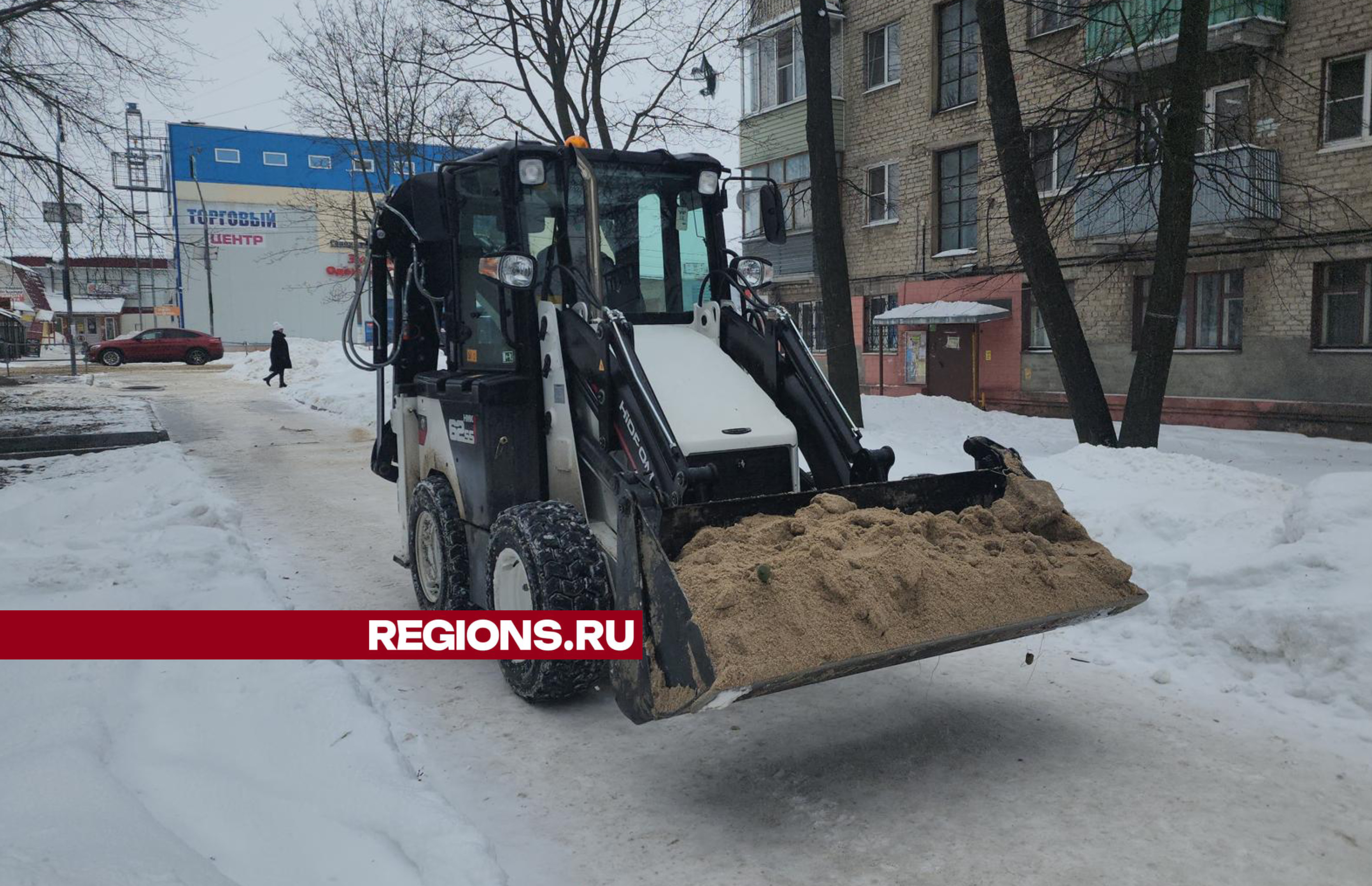 В Шатуре техника и рабочие борются с последствием ледяного дождя |  REGIONS.RU / Шатура