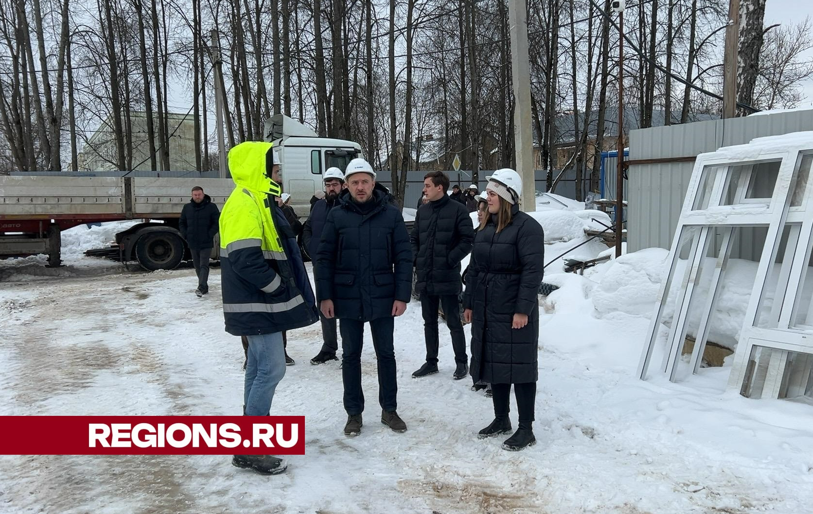 Глава Солнечногорска вместе с жителями проверили ход строительства пристройки к Поваровской школе