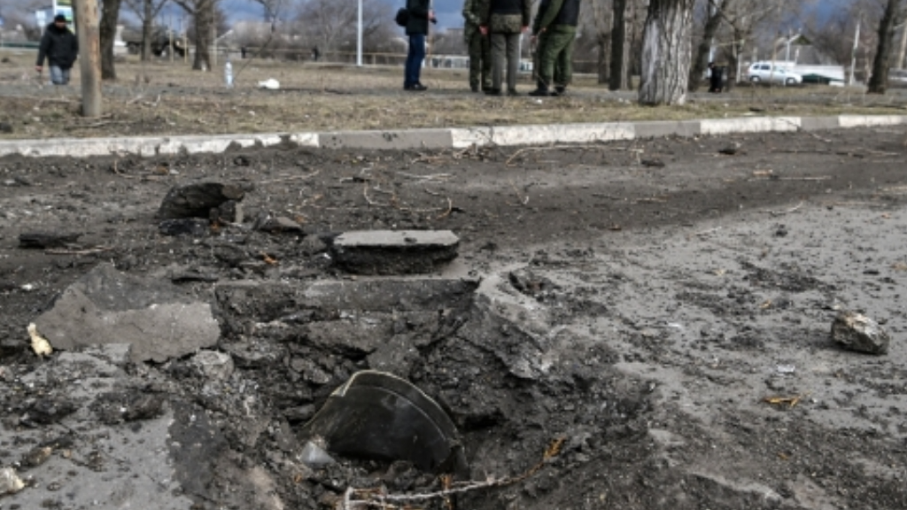 При обстреле ВСУ в ЛНР получила повреждения пекарня и загорелась автозаправка