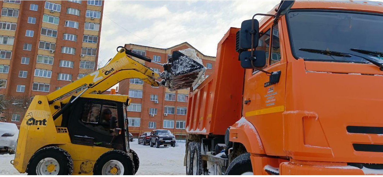 Работы по уборке снега пройдут в трех дворах Дмитрова 26 февраля