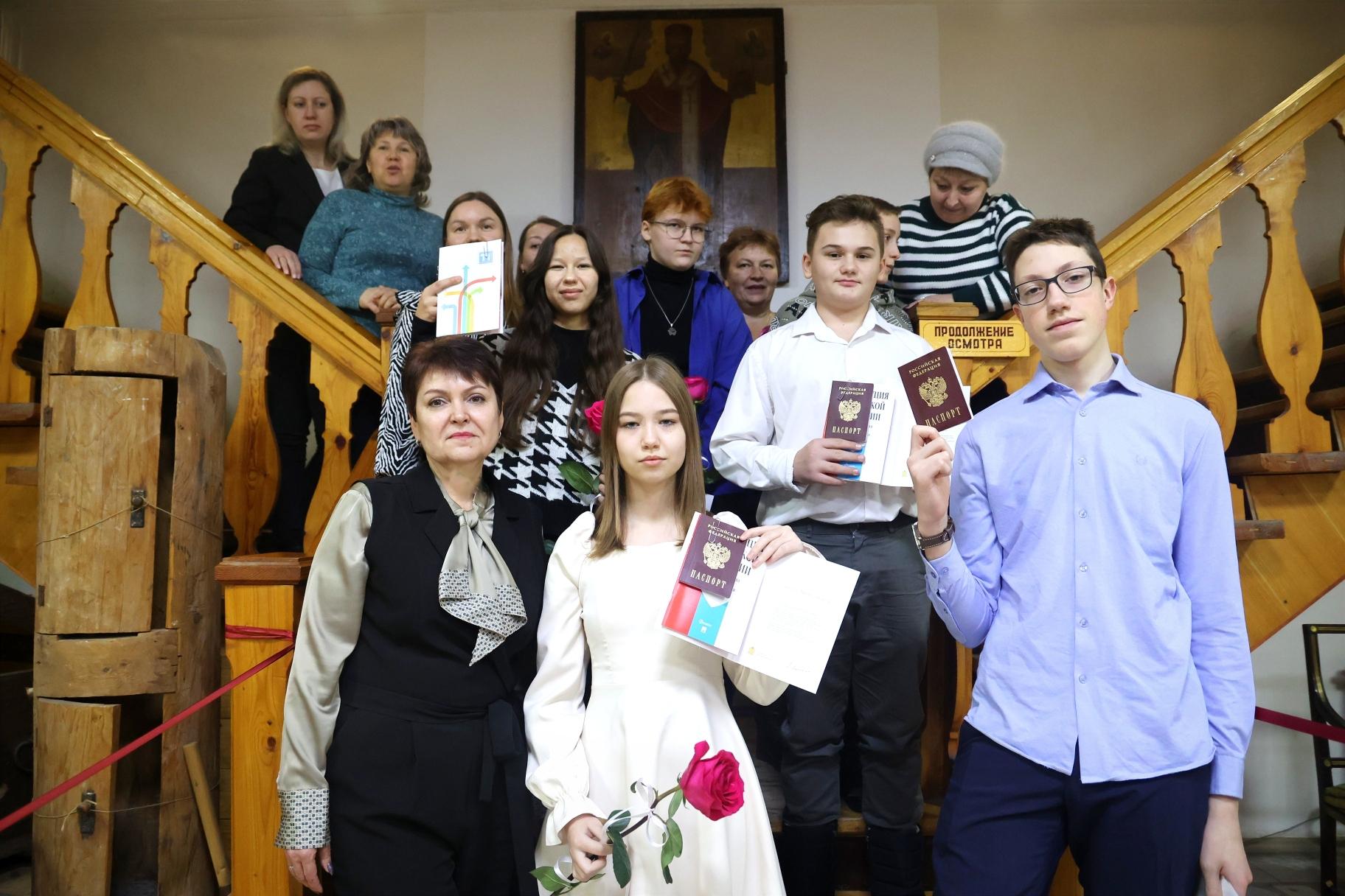 Шаг во взрослую жизнь: юные жители Волоколамска в торжественной обстановке получили свой первый паспорт