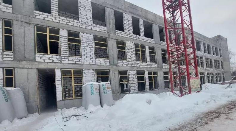 Монтаж оконных блоков и инженерных систем начали в новой школе в ...