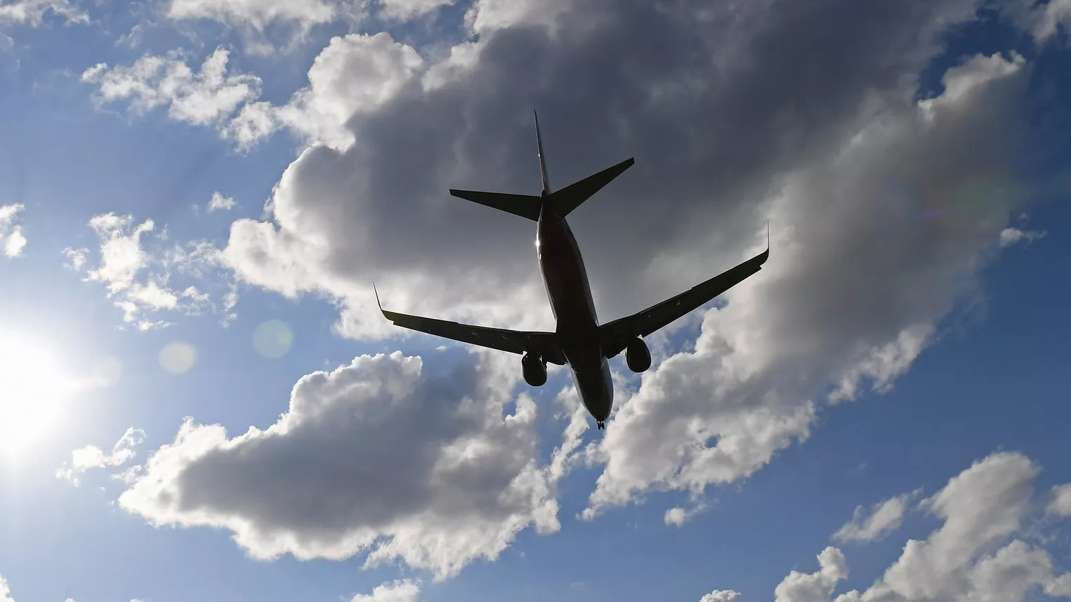 Студенты-медики из Уссурийска спасли пассажирку рейса Владивосток - Москва