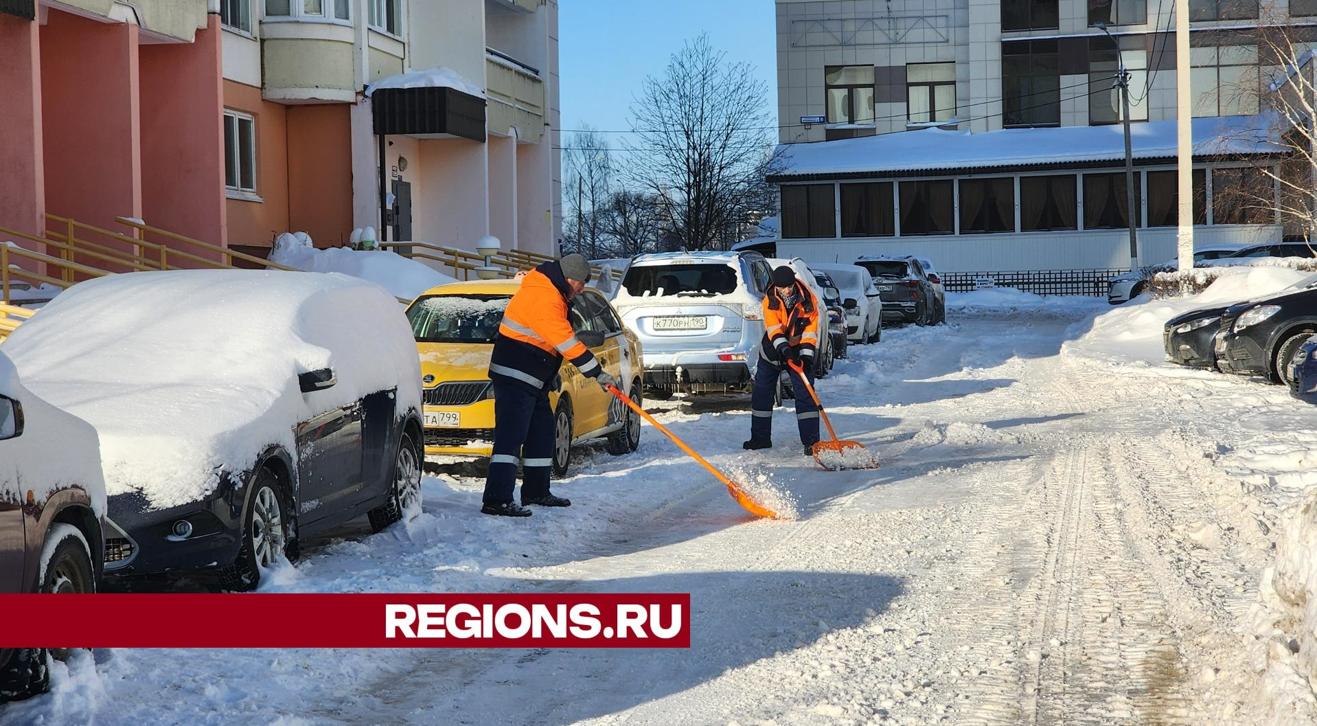 В микрорайоне Рекинцо-2 Солнечногорска очищают дворы и парковки от снега |  REGIONS.RU / Солнечногорск