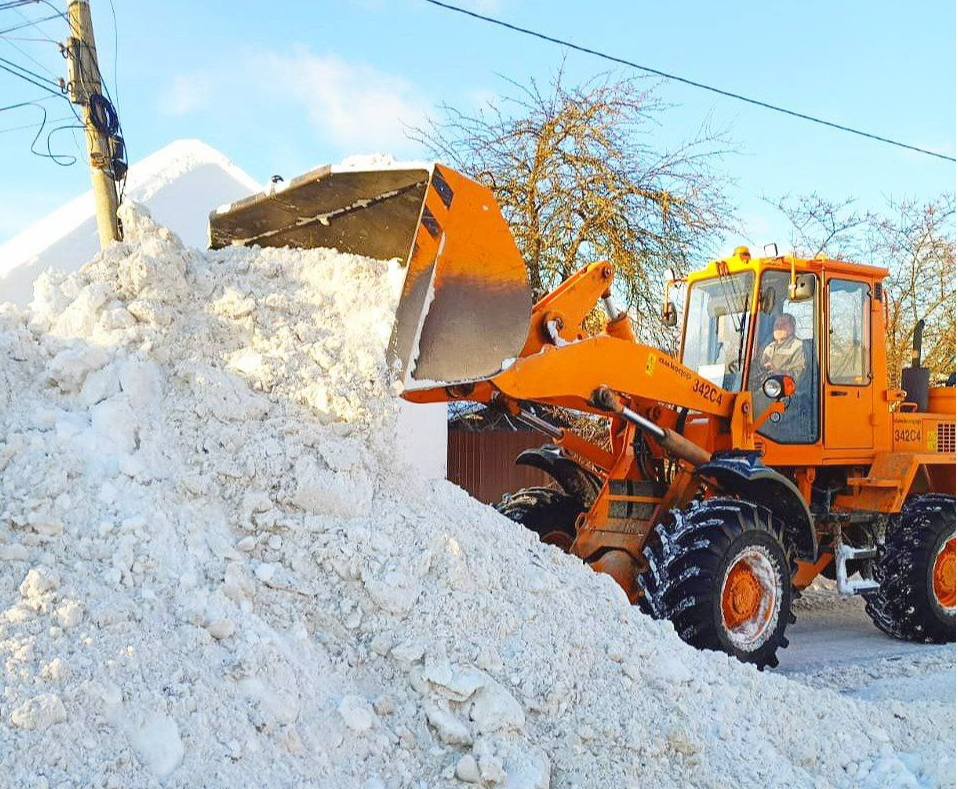 Коммунальные службы Клина убрали снег на улице Гагарина