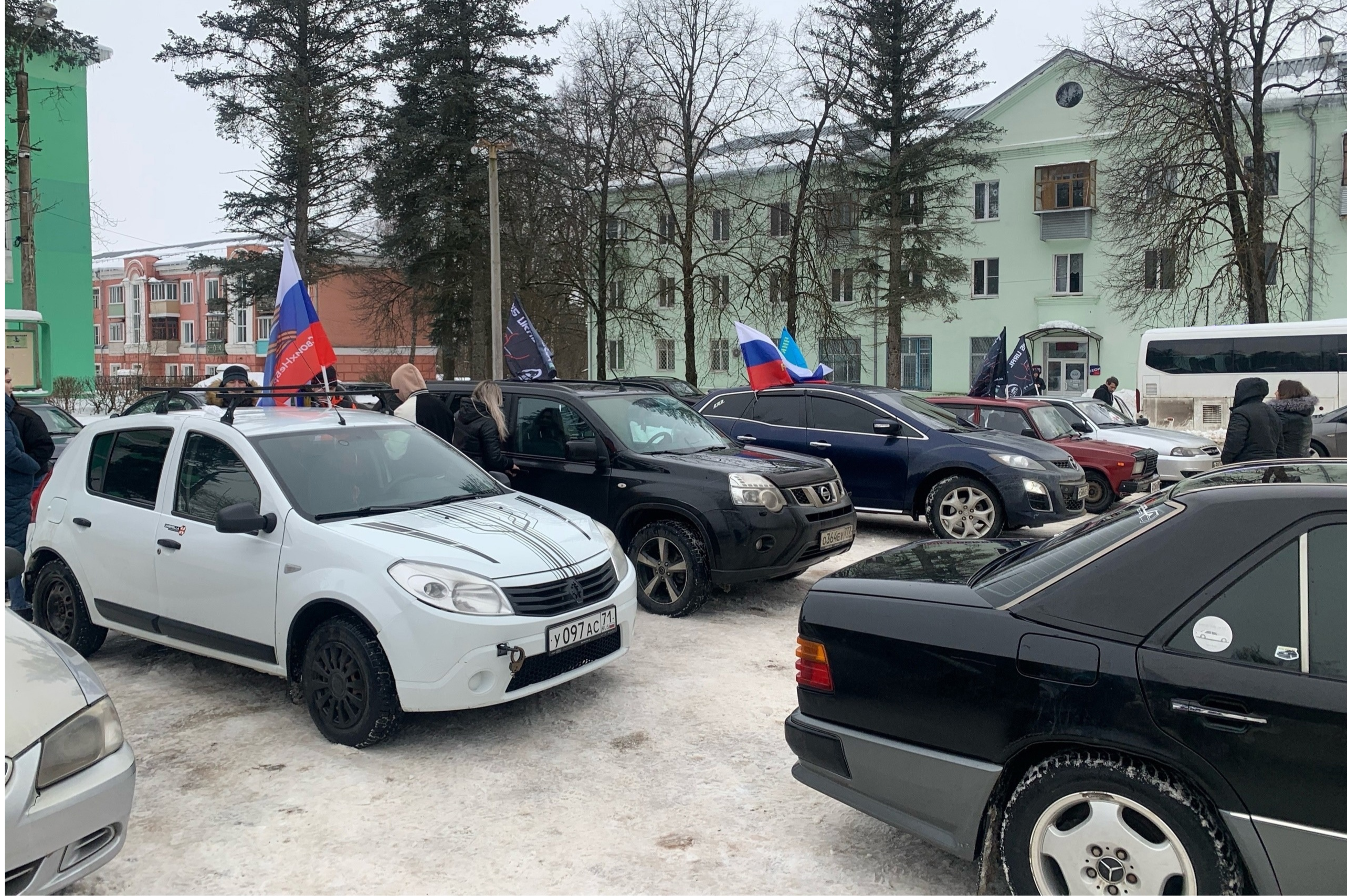 За наших: луховицкие автомобилисты участвовали в межобластной акции в  поддержку бойцов СВО | REGIONS.RU / Луховицы