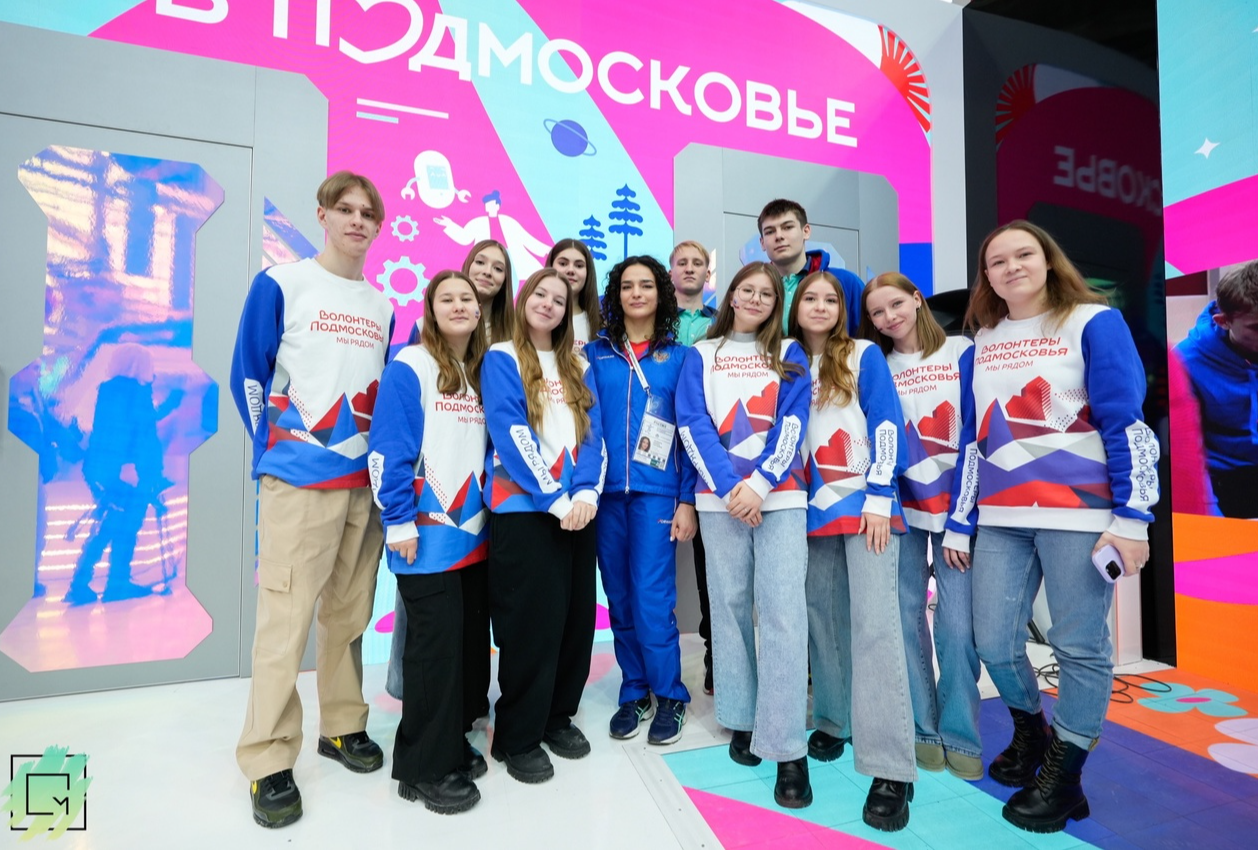 Встреча с блогером и министром: фрязинская молодежь приняла участие в форуме на выставке «Россия»