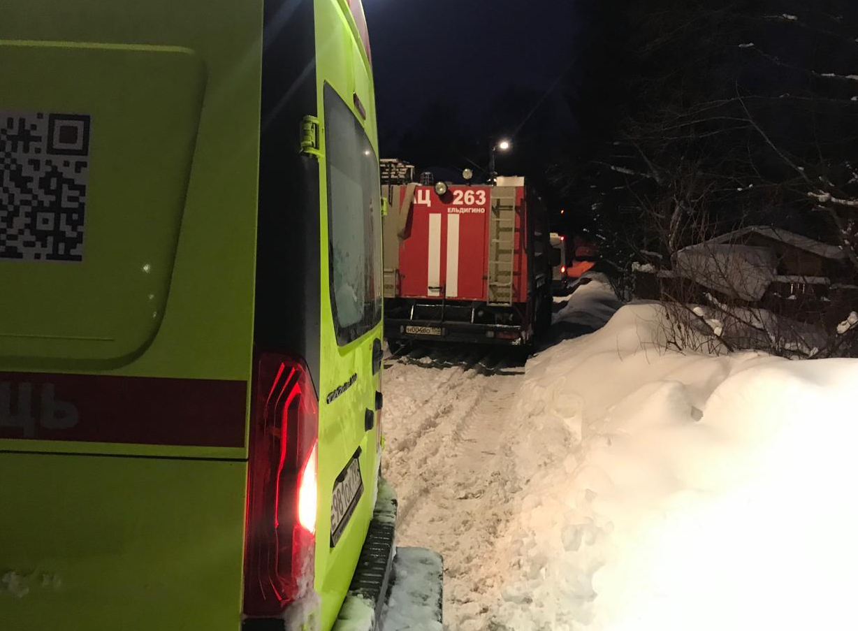 Спасатели откопали из сугроба карету скорой помощи в Пушкино, которая спешила на вызов