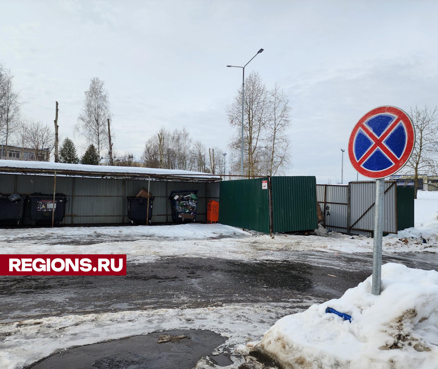 У дома №101 в Глебовском установили знак запрета остановки и парковки автомобилей