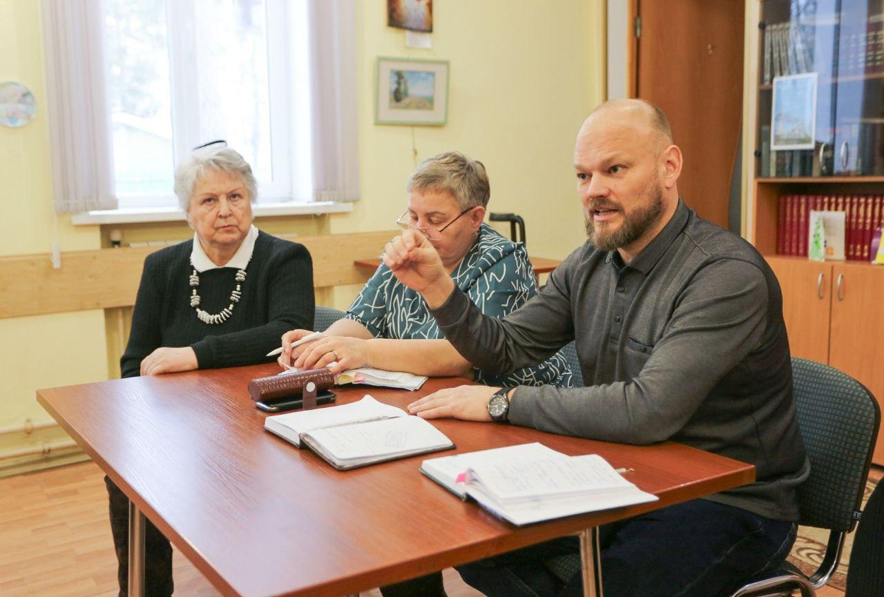 Главврач Дубненской больницы после встречи с ветеранами поставил на  контроль оказание помощи пенсионерам | REGIONS.RU / Дубна