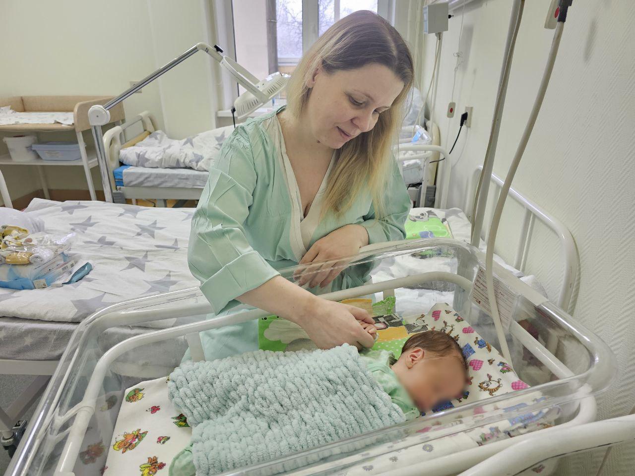 Родился раньше срока: врачи перинатального центра выходили малыша из Серпухова