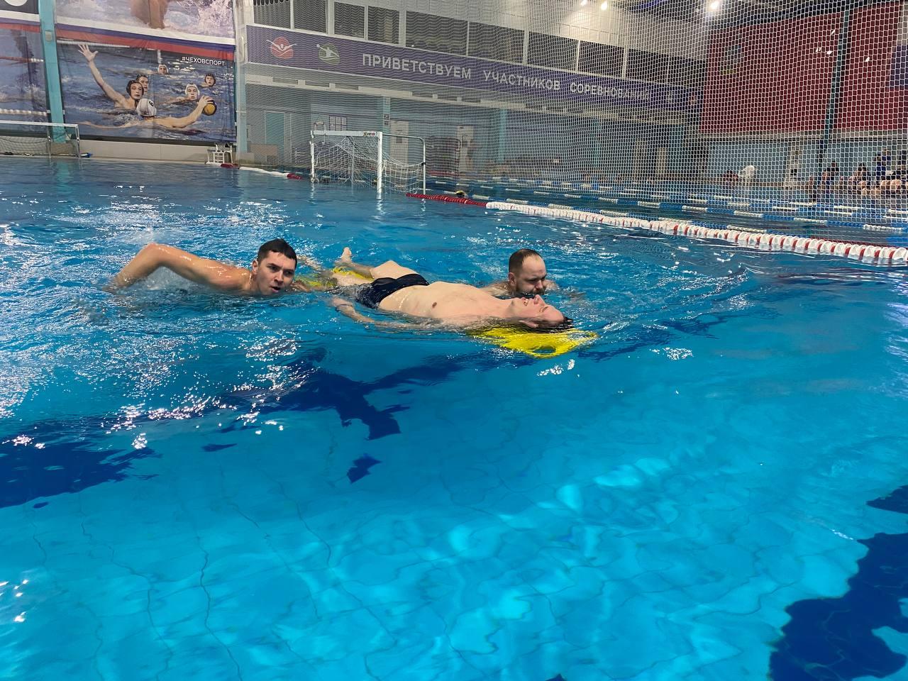 Спасатели 311 пожарной части потренировали спасение терпящих бедствие на воде