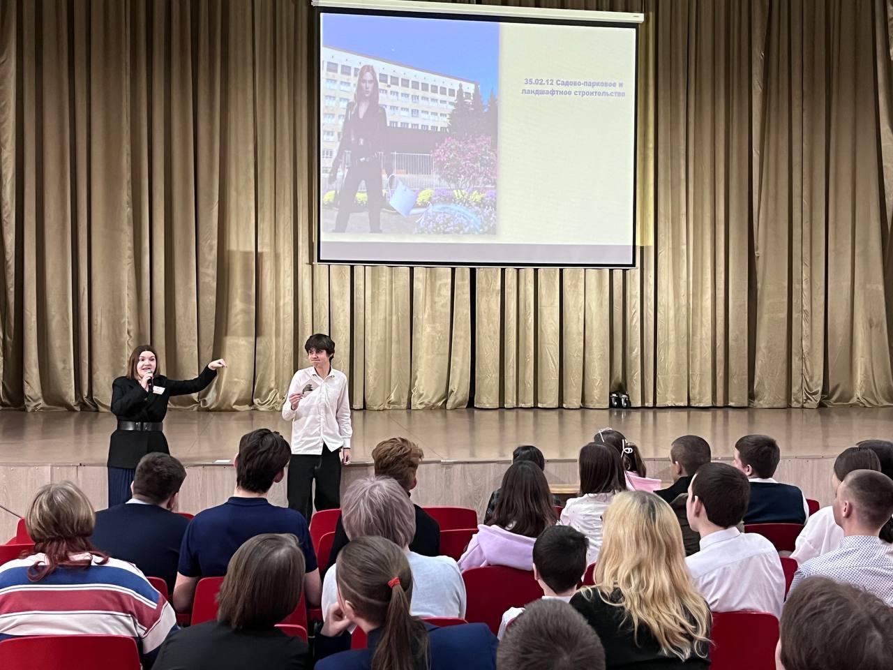 Приключения во Вселенной Марвел и мастер-классы: в Дмитровском техникуме прошел день открытых дверей для детей с ОВЗ