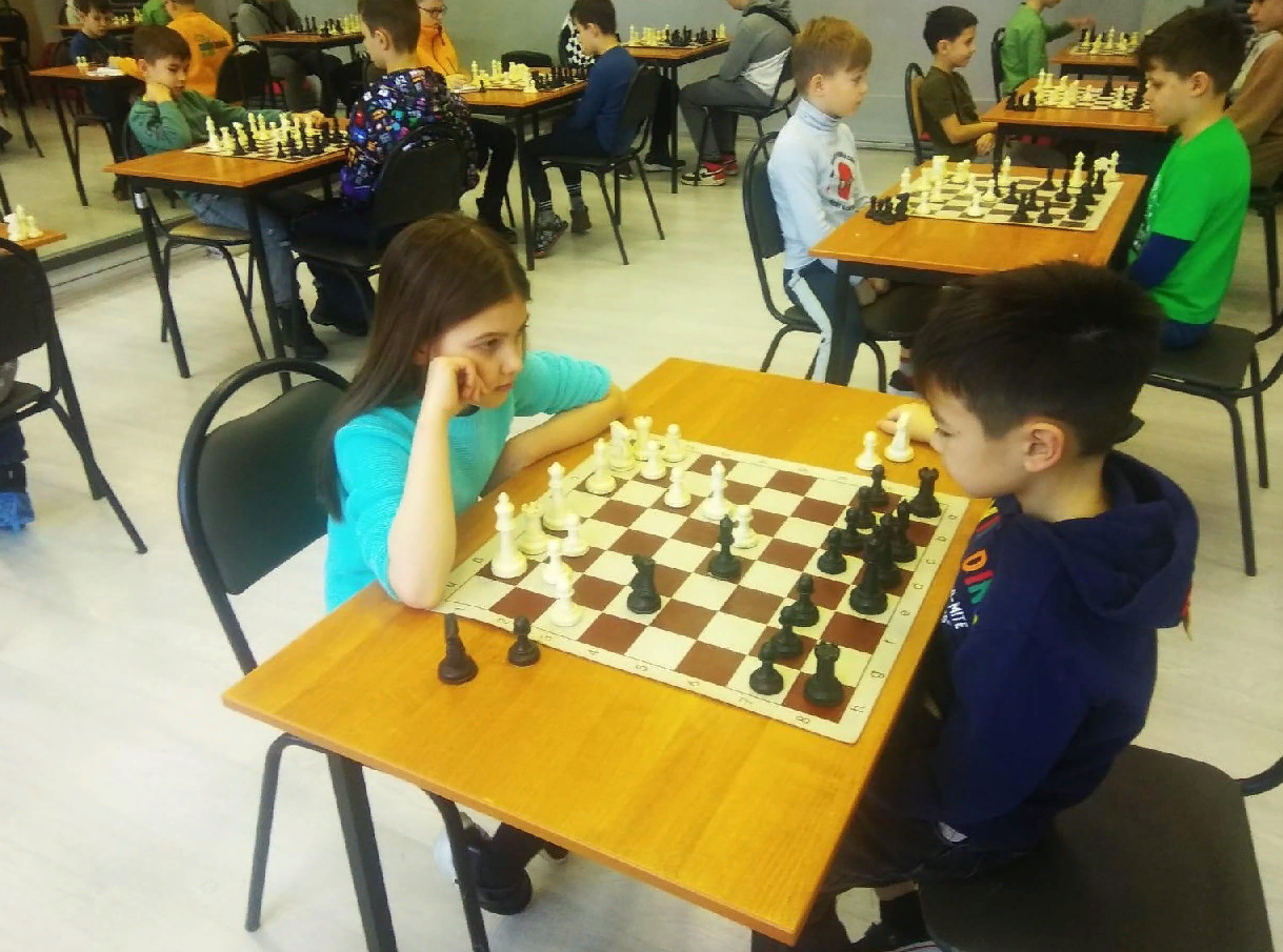 Очередной этап позади:в округе продолжается детский шахматный турнир