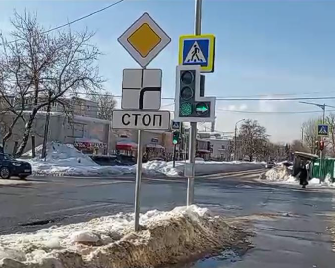 На пересечении Советской и Центральной улиц изменили работу светофора
