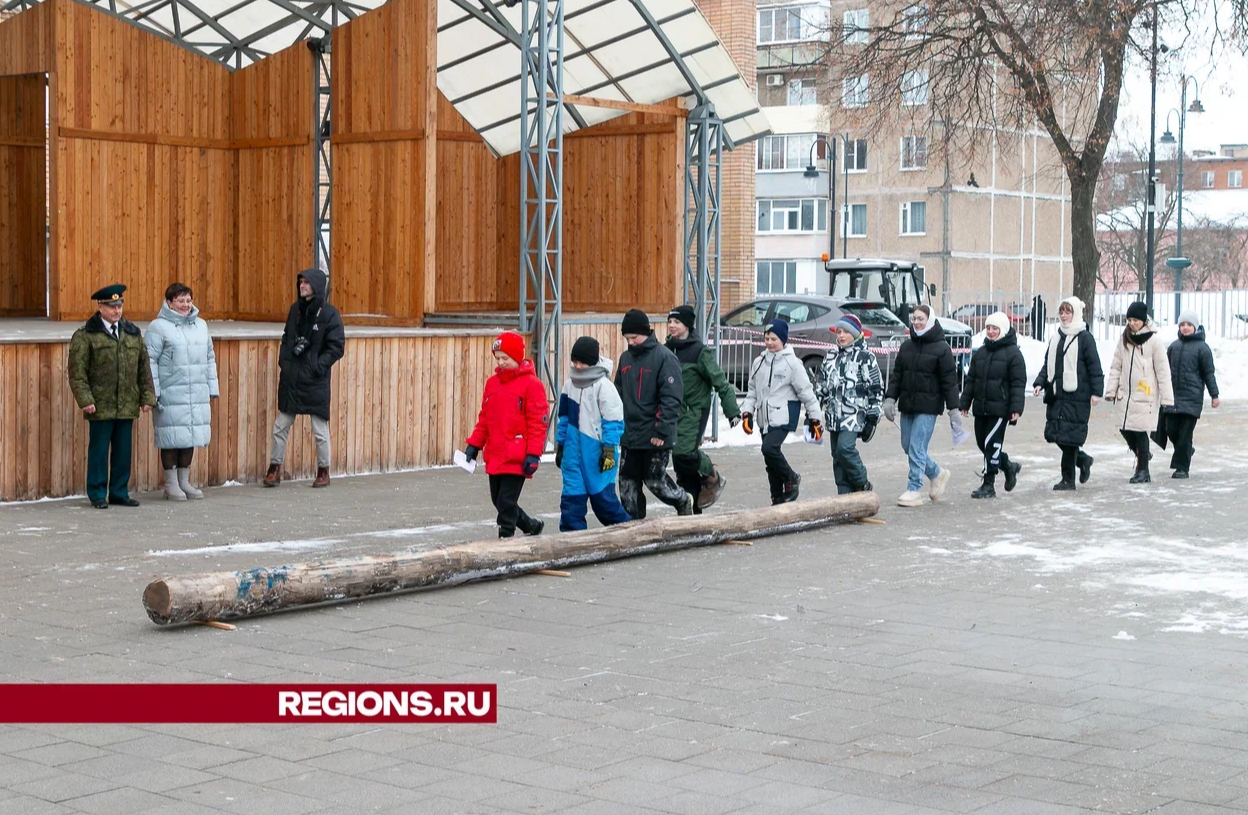 Участники «Зарницы» в парке соревновались в стрельбе из лука, винтовки и метании гранат