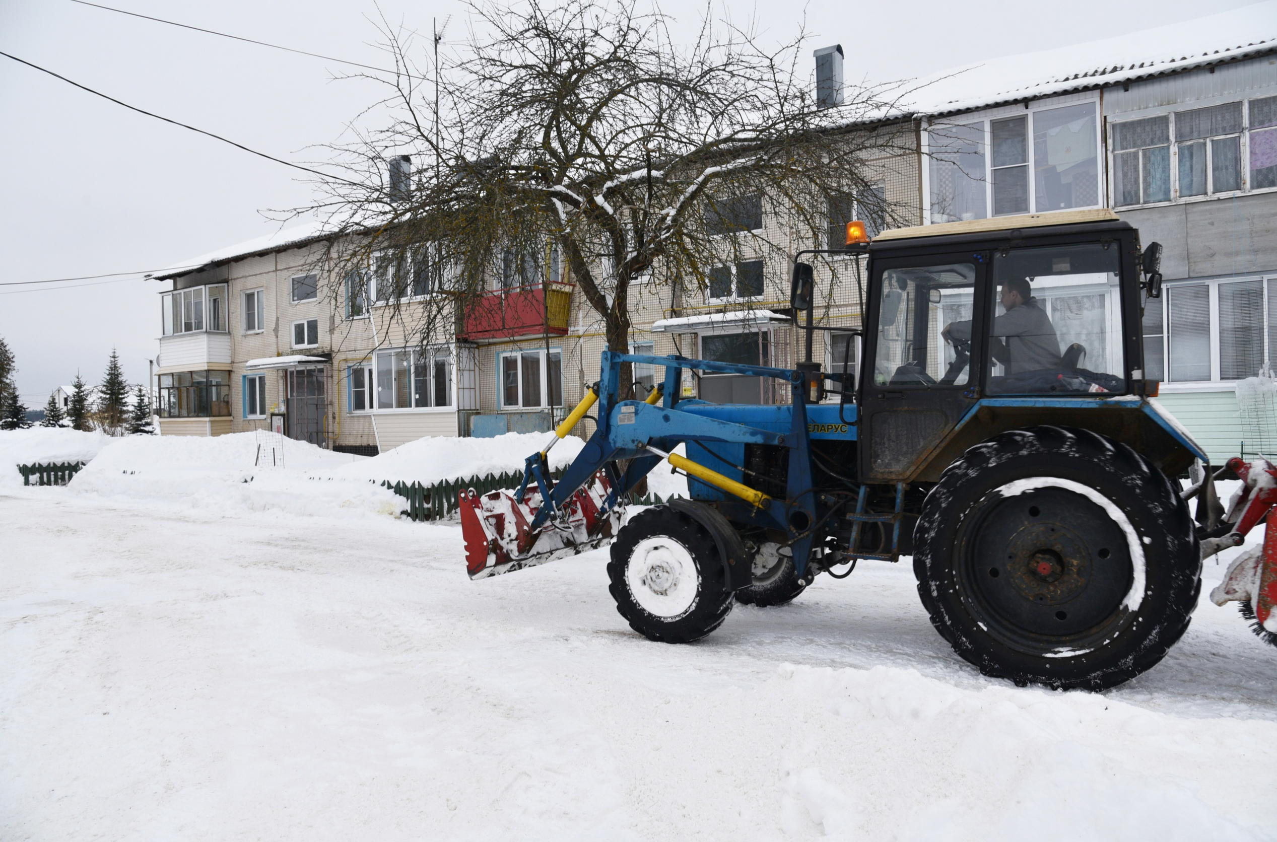 В селе Микулино проверили качество работ по уборке снега
