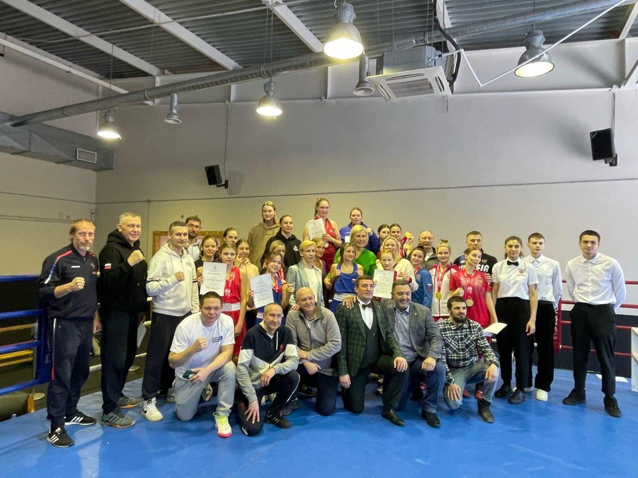 6 ое место. Дирк новицки немецкий баскетболист. 6 ое место. Вкладыш в медаль место. Эмблема цифры 4.