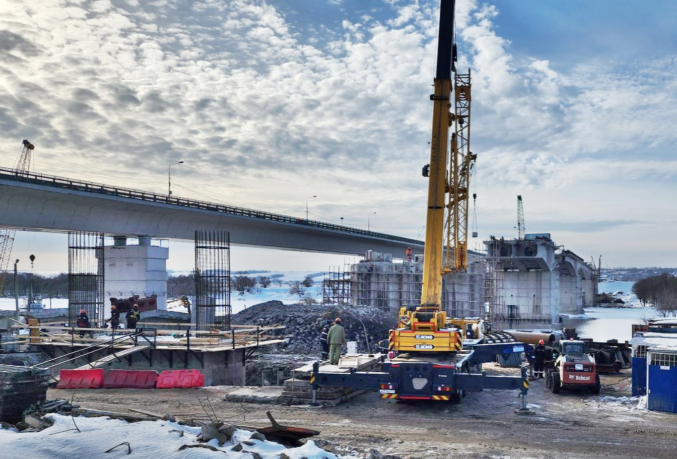 Движение по автомобильному мосту через Оку на трассе М2 откроют в конце 2025 года
