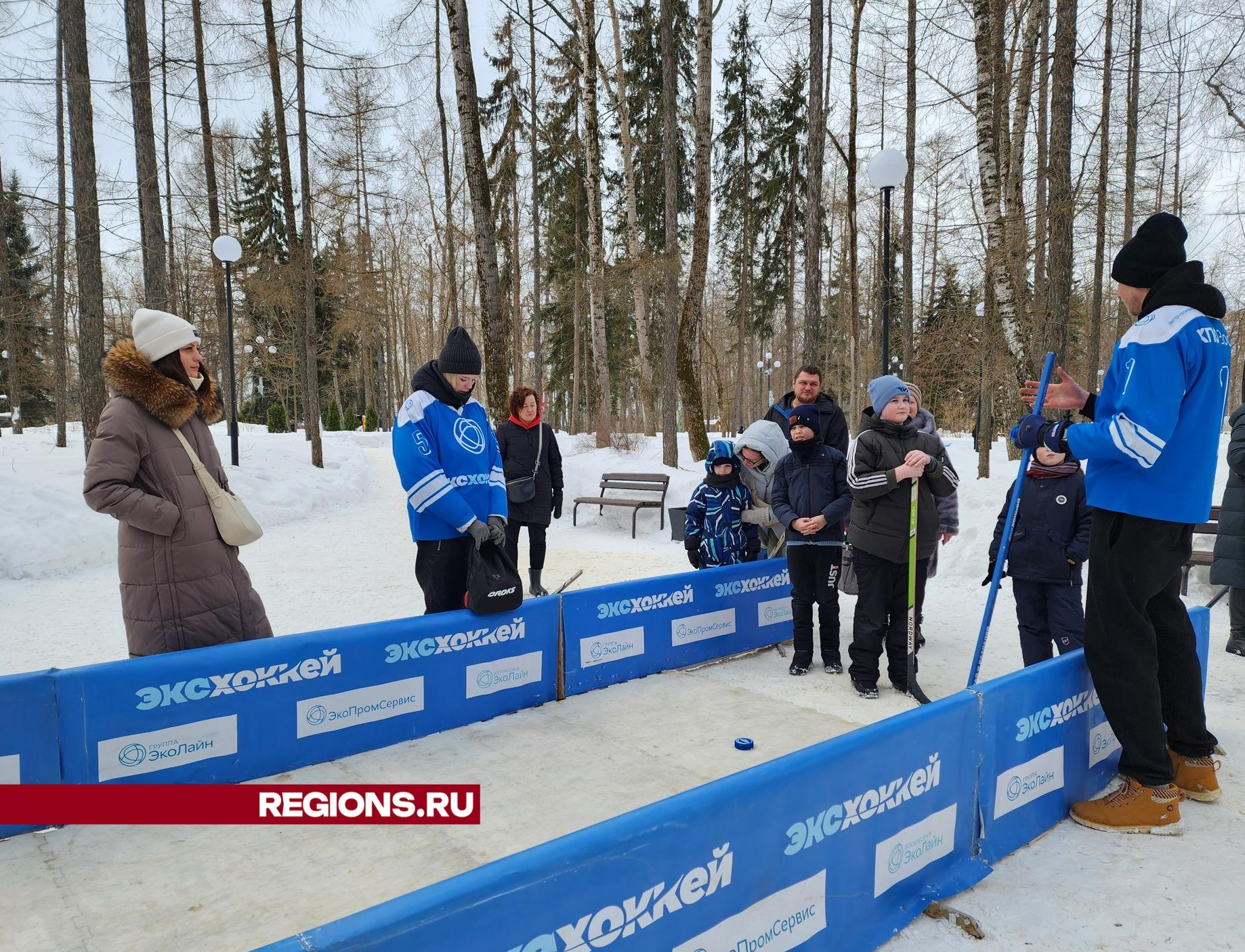 Воскресенцы сыграли в эко-хоккей на празднике в парке «Москворецкий»