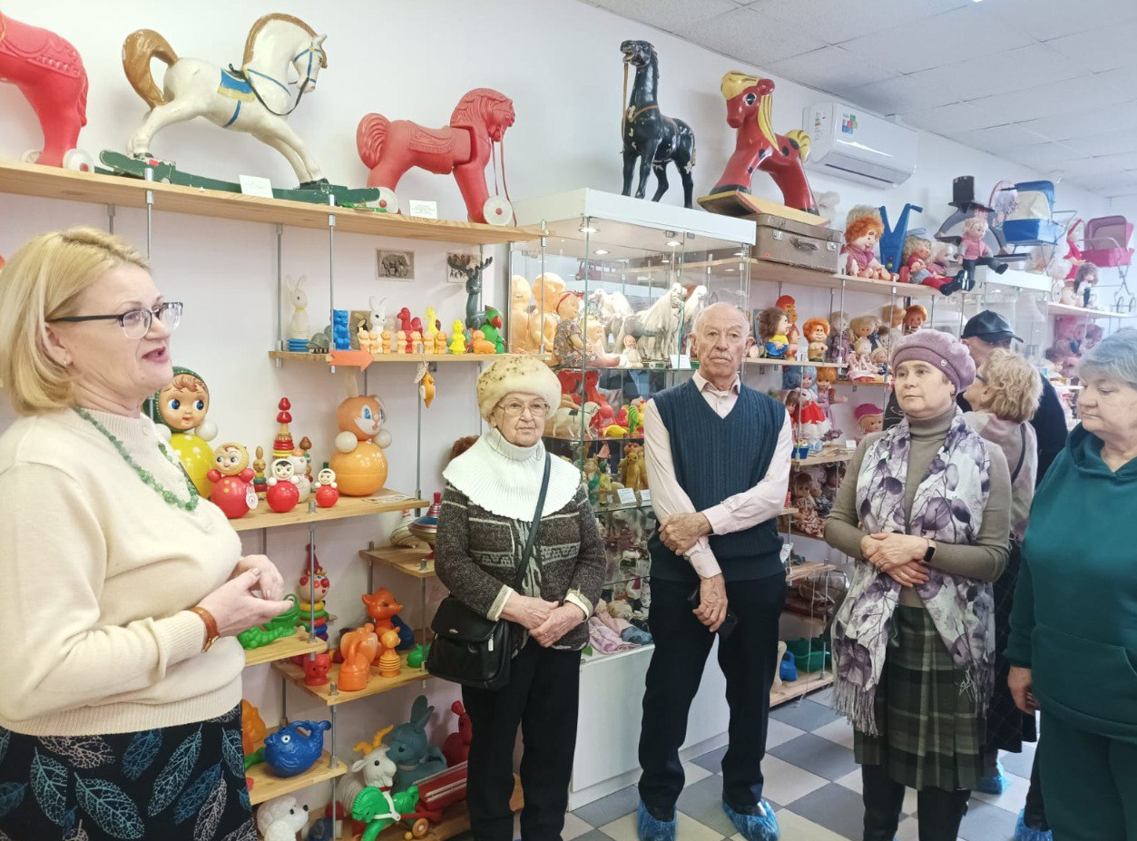 Музей советского детства и Троице-Сергиеву Лавру посетили каширские долголеты