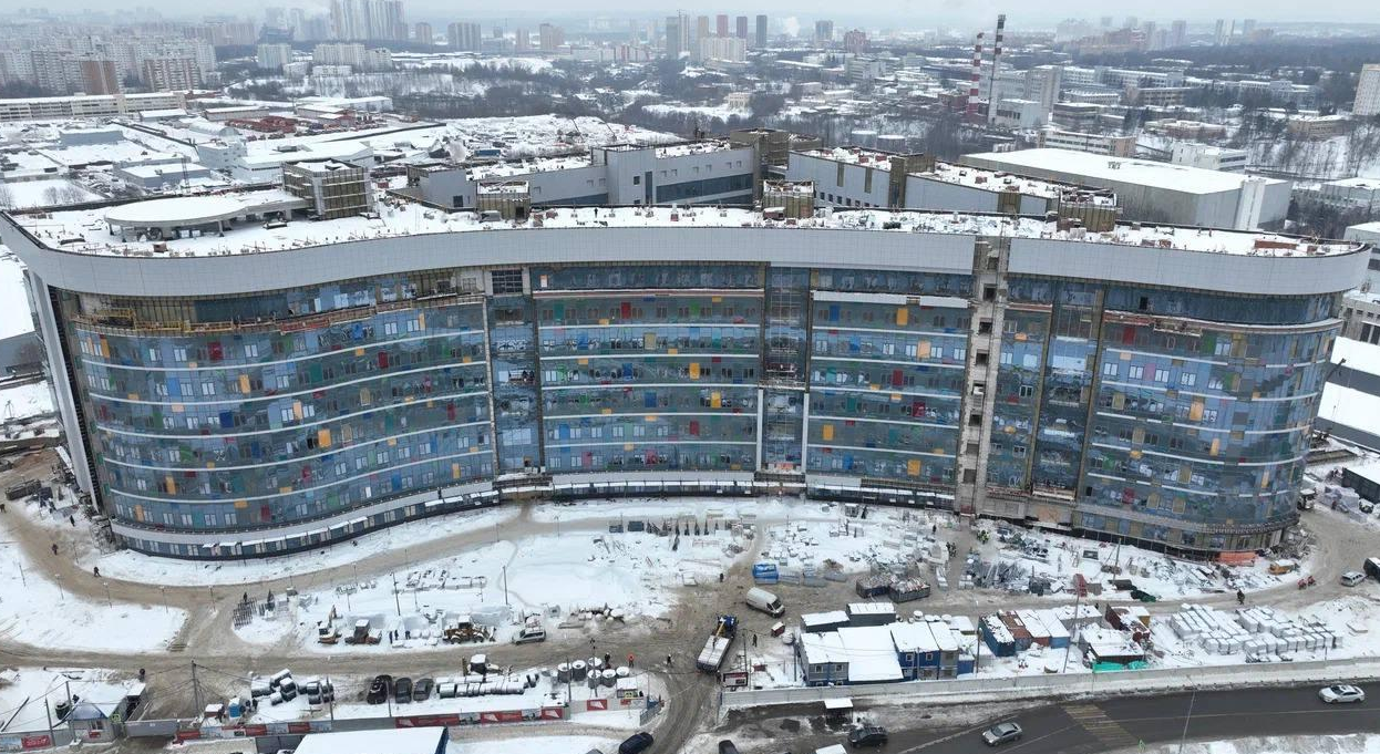 В новой областной детской больнице в Красногорске уже завершают внутренние работы и монтаж сетей