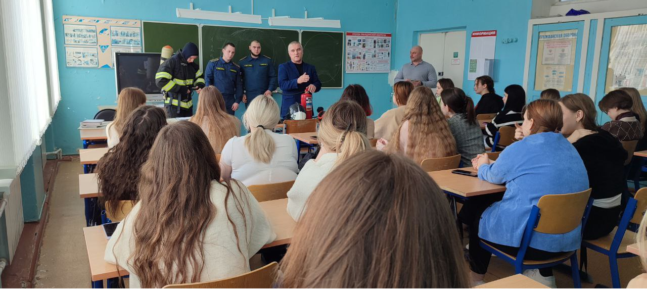 Студентам Зарайского педагогического колледжа объяснили важность установки пожарного извещателя
