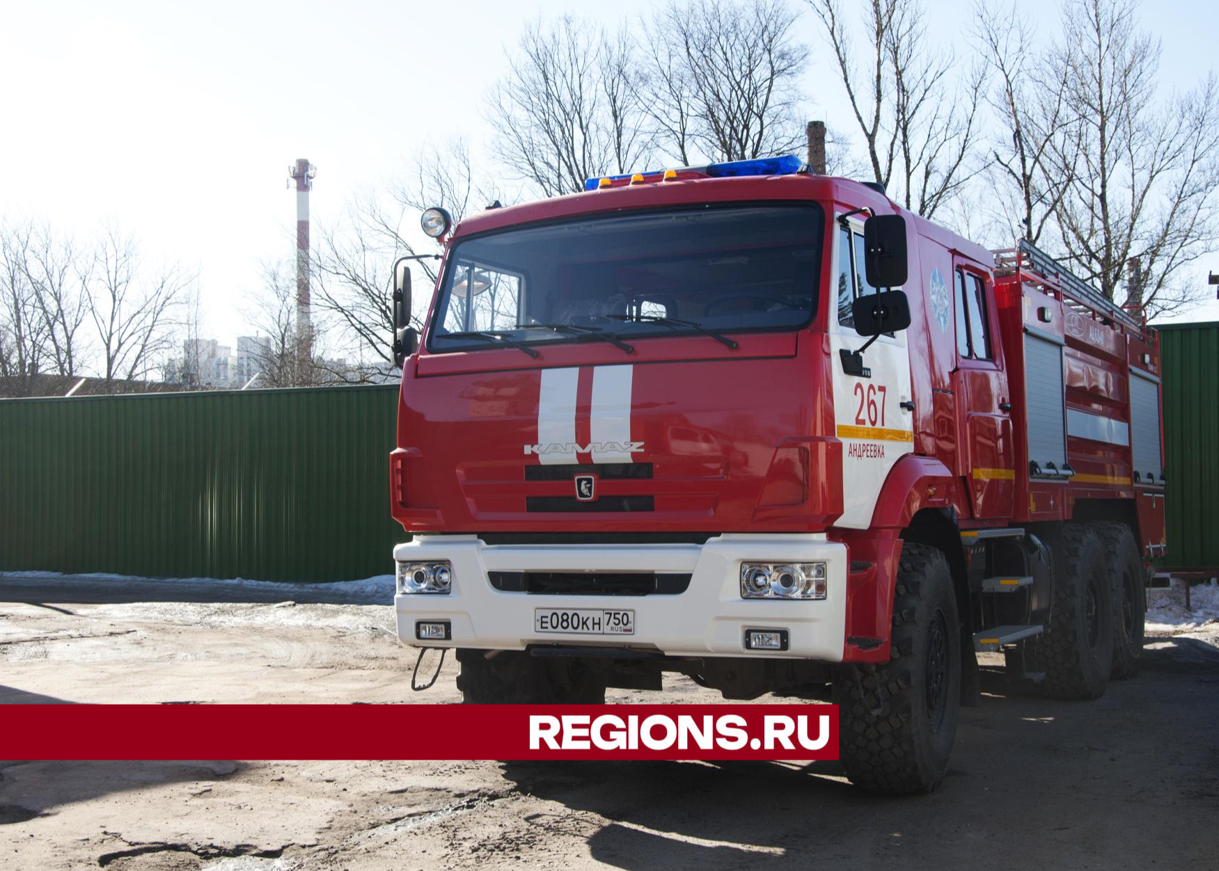 Огнеборцы спасли 14 человек из горящего дома в Солнечногорске