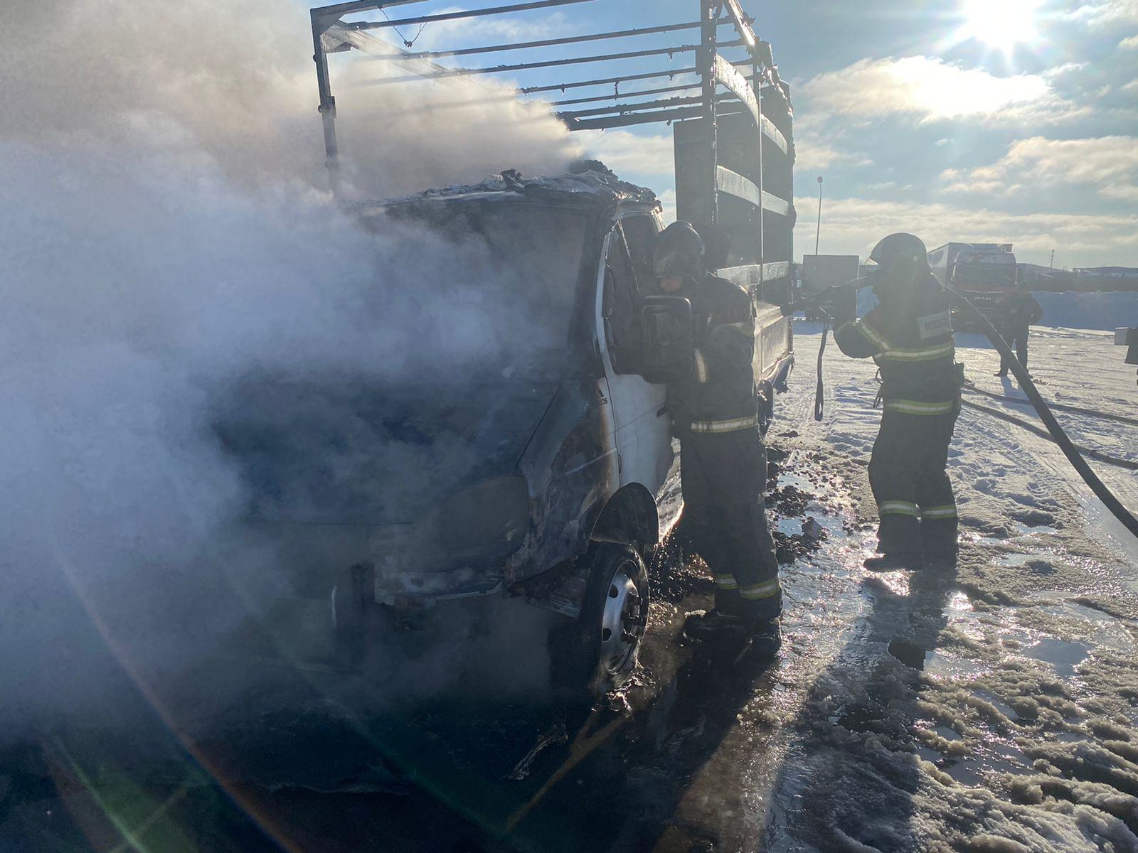 Автомобиль «Газель» сгорел в промзоне в Новоселках