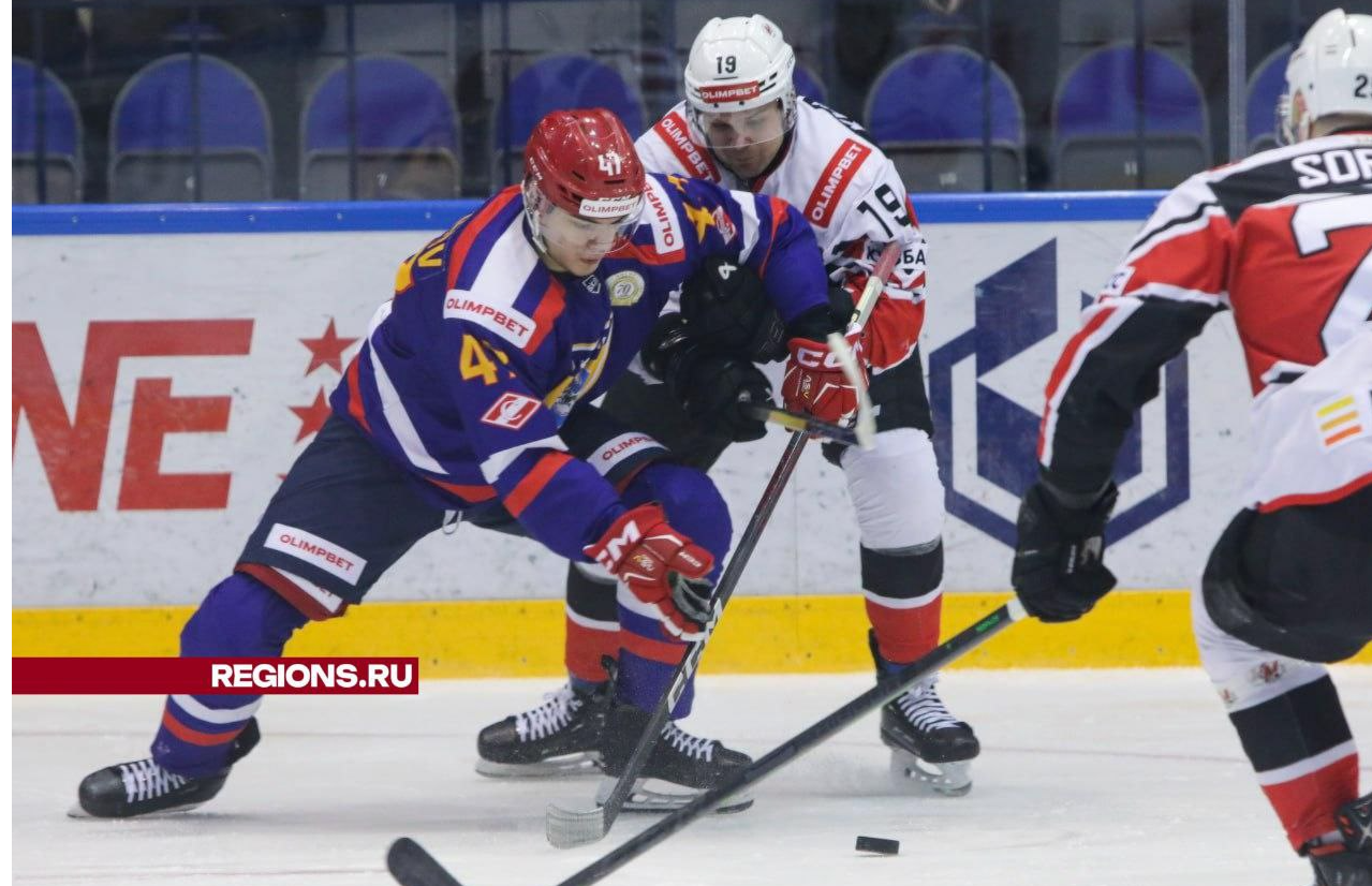 Воскресенские хоккеисты порадовали зрителей своей игрой с командой из Новокузнецка