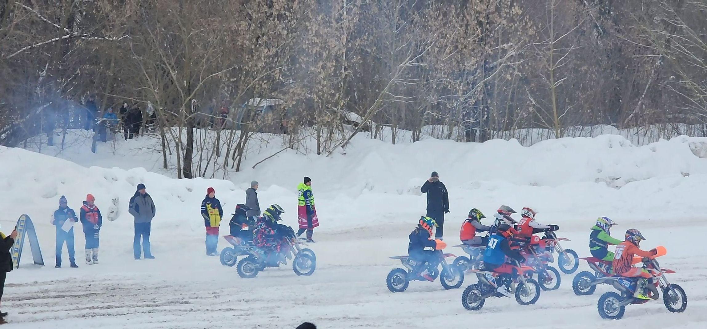 Более 100 спортсменов покорили снежную трассу открытого первенства округа по мотокроссу